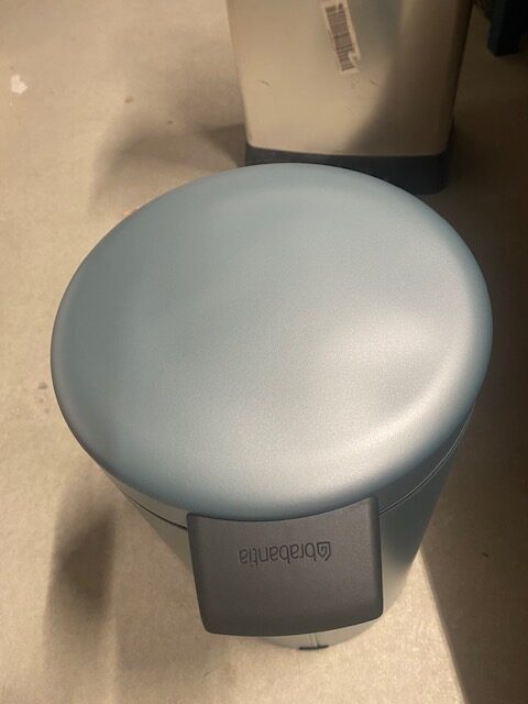 Brabantia Pedaalemmer 12 Liter met een klein deukje