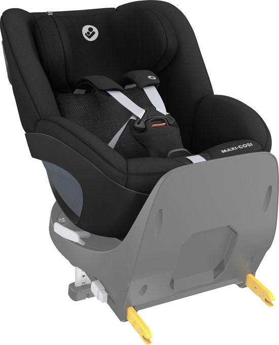 Maxi-Cosi Pearl 360 i-Size car seat in black and grey with yellow base connectors