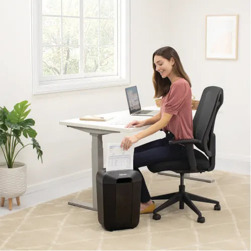 Fellowes papierversnipperaar LX70 - 11 vel - 18L - P4 - zwart